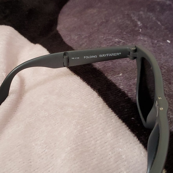 Raybans Folding Wayfarer - Picture 3 of 5
